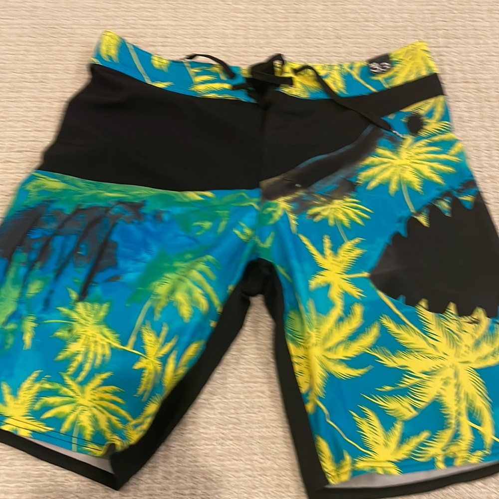 Billabong board shorts 33